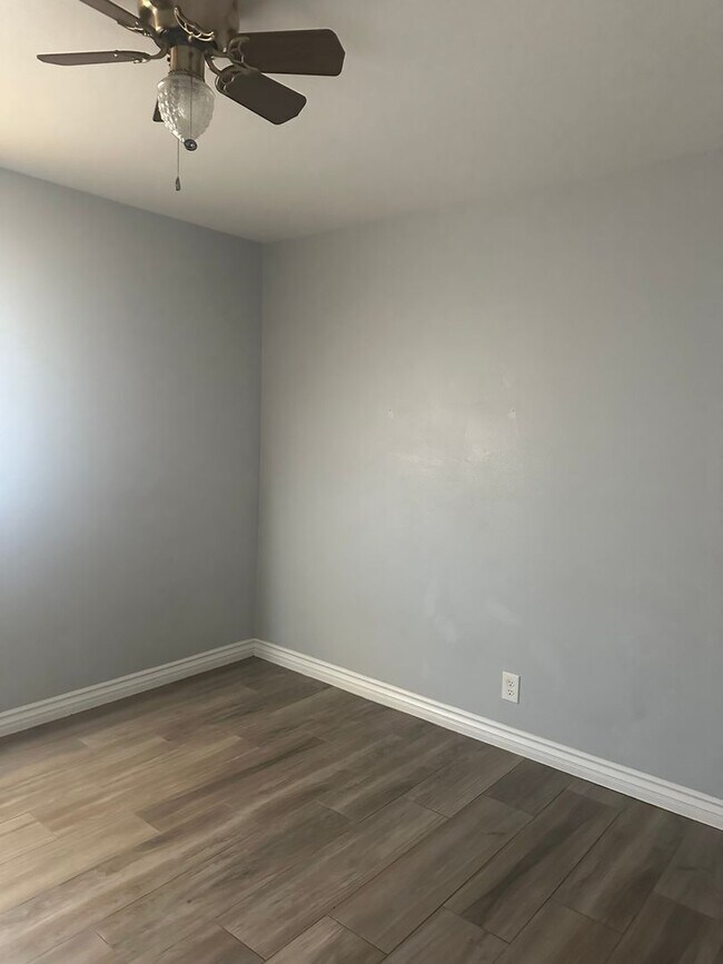 Building Photo - Family Home on Shandin Road