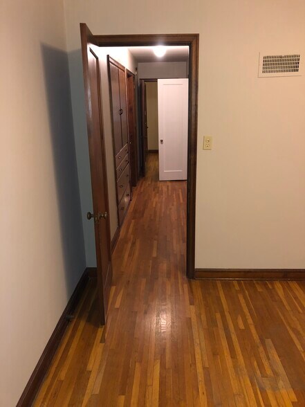 Building Photo - 1304 N Perry Ave