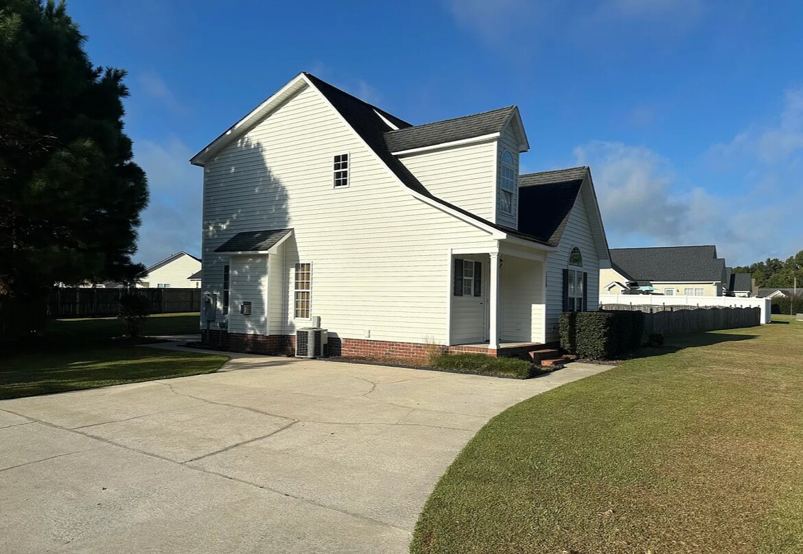 Building Photo - 1229 Ashmoor Ln