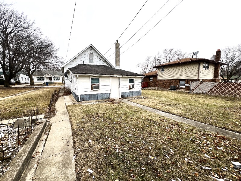 Building Photo - 3323 Halsted St