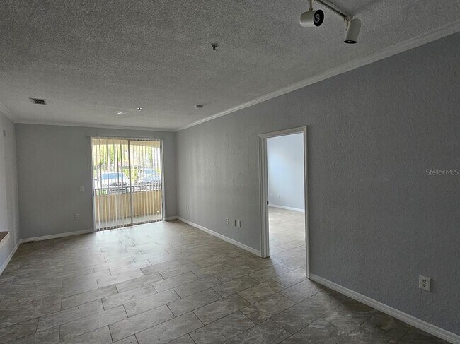 Building Photo - 18001 Richmond Pl Dr