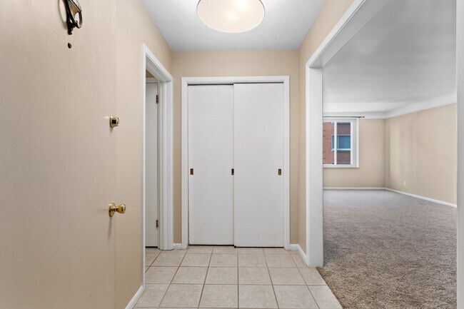 Foyer - 19425 Van Aken Blvd