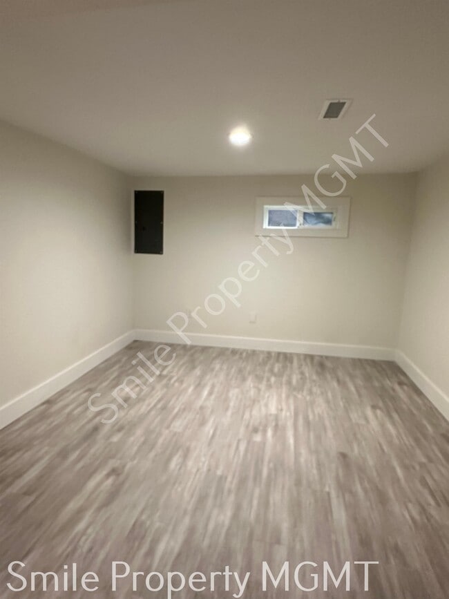 Building Photo - 119 S Meade St