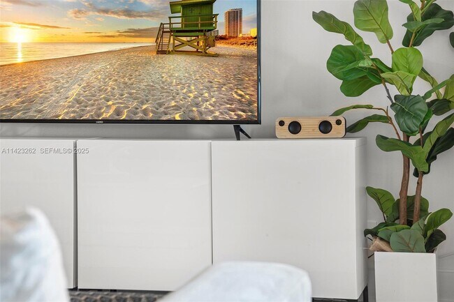 Building Photo - 2301 Collins Ave