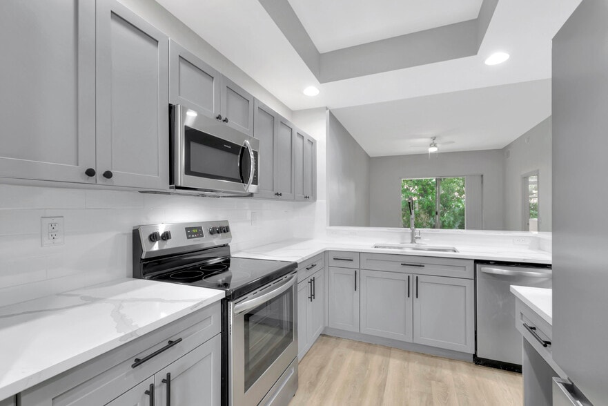 Kitchen - Melrose Apartments