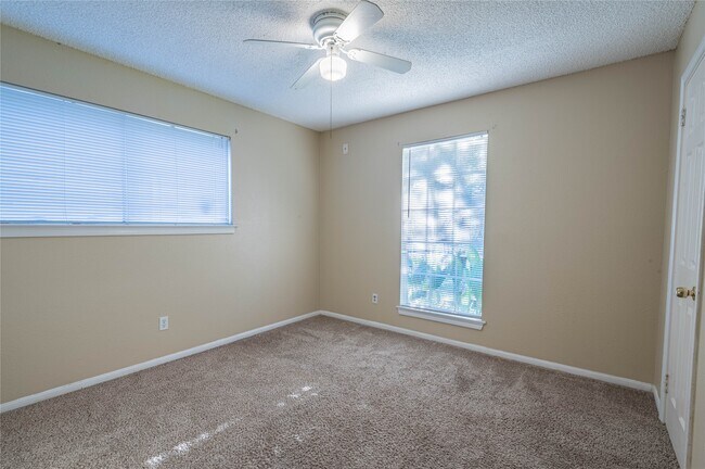Building Photo - 523 International Village Dr