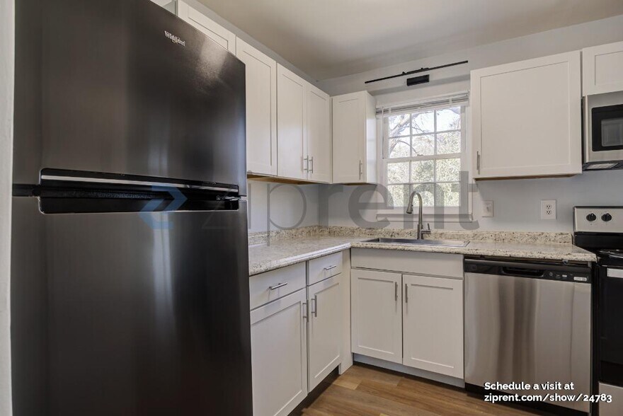 Building Photo - Unit A