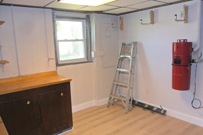Building Photo - 171 Walnut St