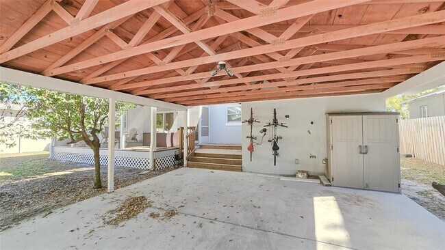 Building Photo - 515 34th Ave NE