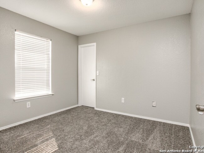 Building Photo - Spacious 5BR Home in NW San Antonio | Deck, High Ceilings & Prime Alamo Ranch Location