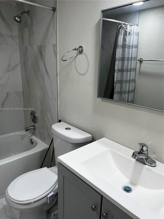 Building Photo - 8650 SW 67th Ave