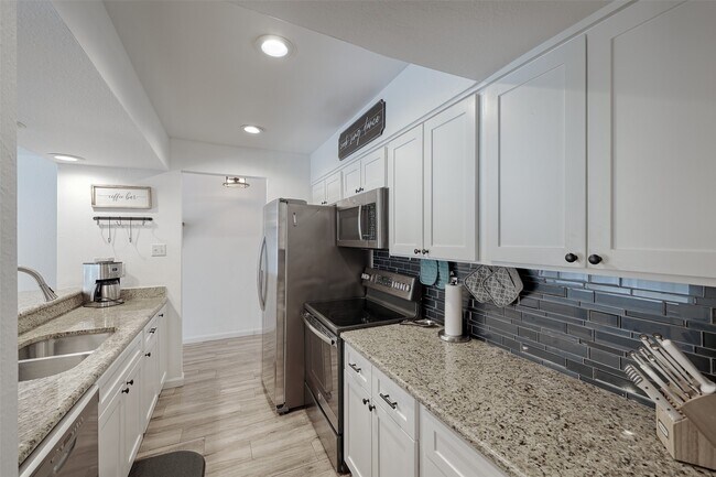 Building Photo - 12500 Melville Dr