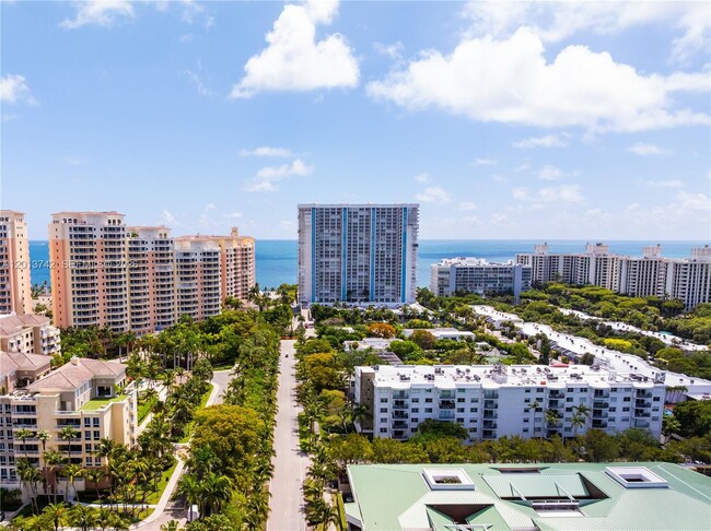 Building Photo - 210 Seaview Dr