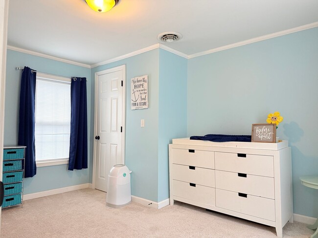 Building Photo - Modern Charm & Walkable Downtown Living in...