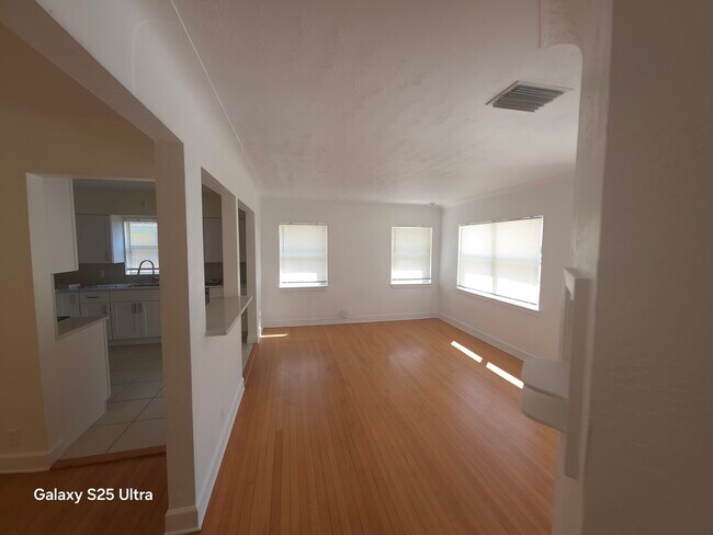 Building Photo - 8145 22 ND AVE N ST PETE