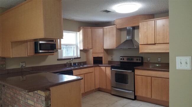 Building Photo - 11123 Hazelhurst Dr