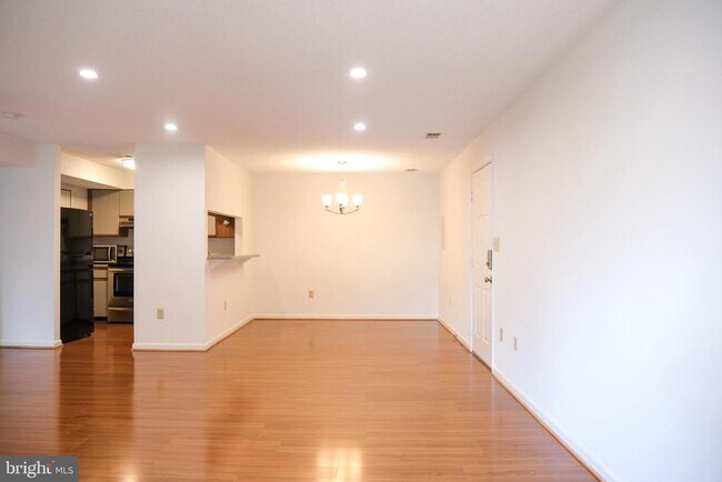 Building Photo - 6941 Mary Caroline Cir