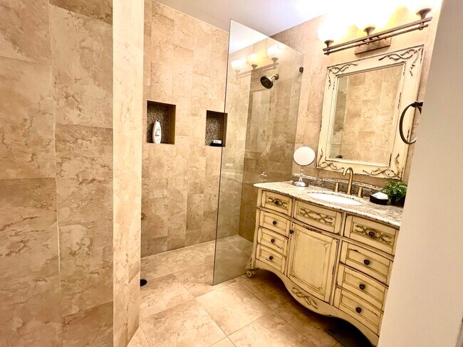 Building Photo - 2871 N Ocean Blvd