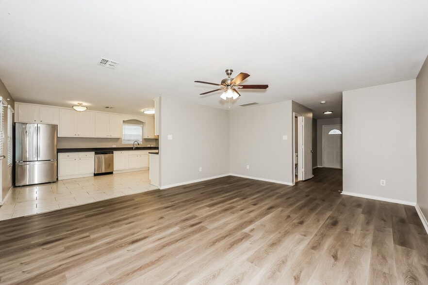 Building Photo - 6945 Meadow Way Ln