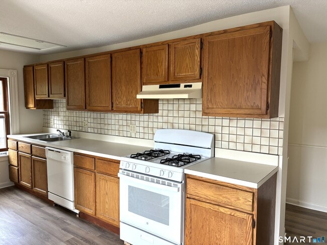 Building Photo - 1310 Stanley St