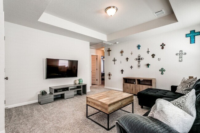 Building Photo - Beautiful Modern 2 story home!