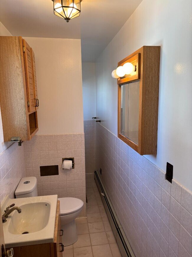 Building Photo - 401 Onyx St