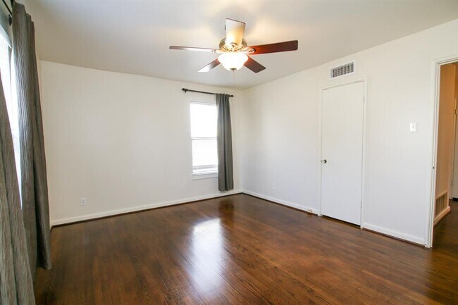Building Photo - 6824 Southridge Dr