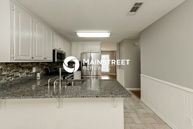 Building Photo - 4 Bedroom Pet-Friendly Home in Stockbridge...