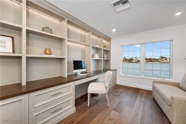 Building Photo - 4000 Gulf Shore Blvd N