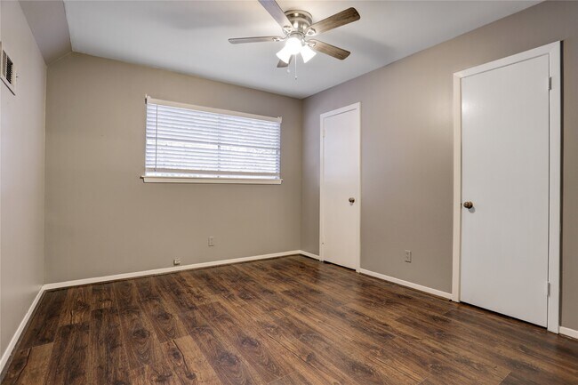 Building Photo - 9631 Fairdale Ln