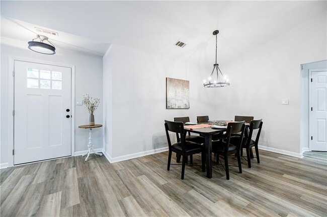 Building Photo - 5195 Hillcrest Glenn Dr