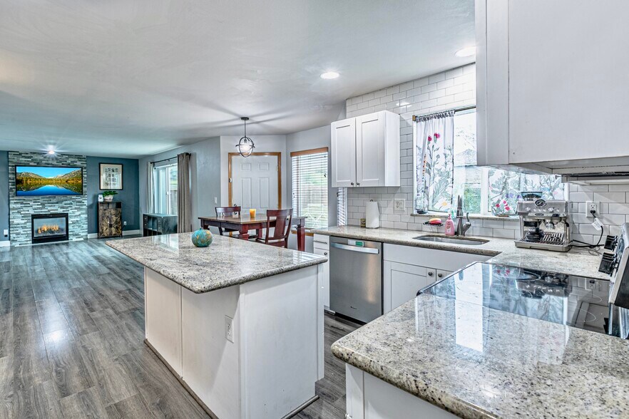 Building Photo - 4601 Nassau Ave NE