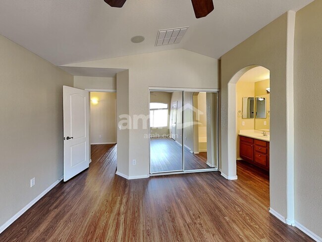 Building Photo - 8409 S 50th Ln