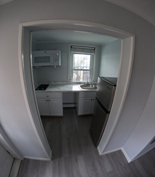 Building Photo - 729 Sharon Ave