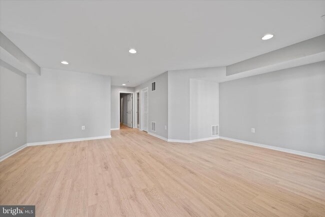 Building Photo - 103 Holmes St