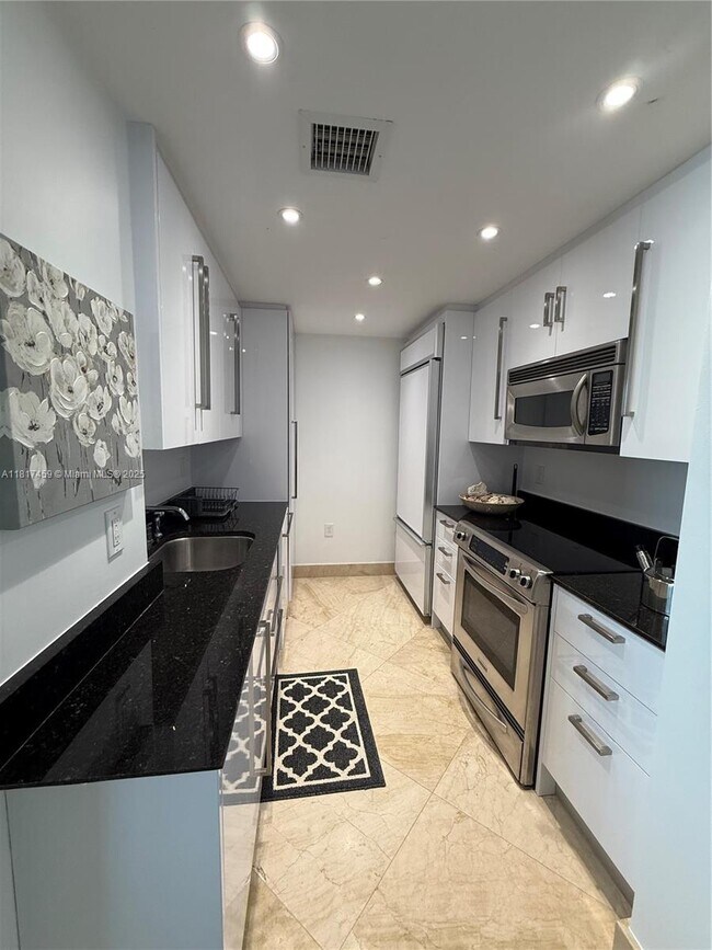 Building Photo - 10275 Collins Ave