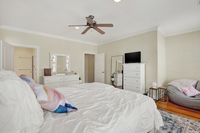 Building Photo - 407 E Hull St