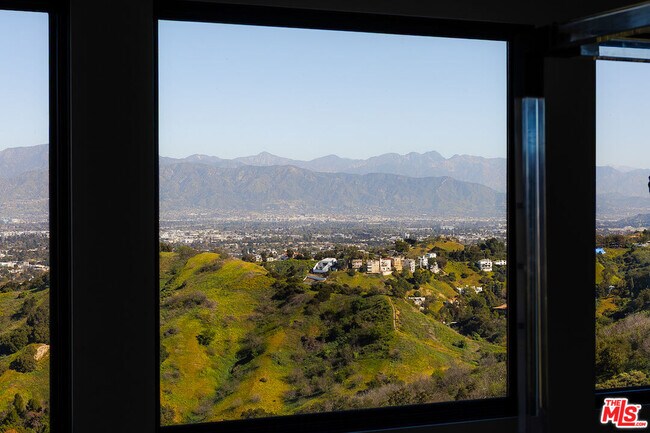 Building Photo - 13331 Mulholland Dr