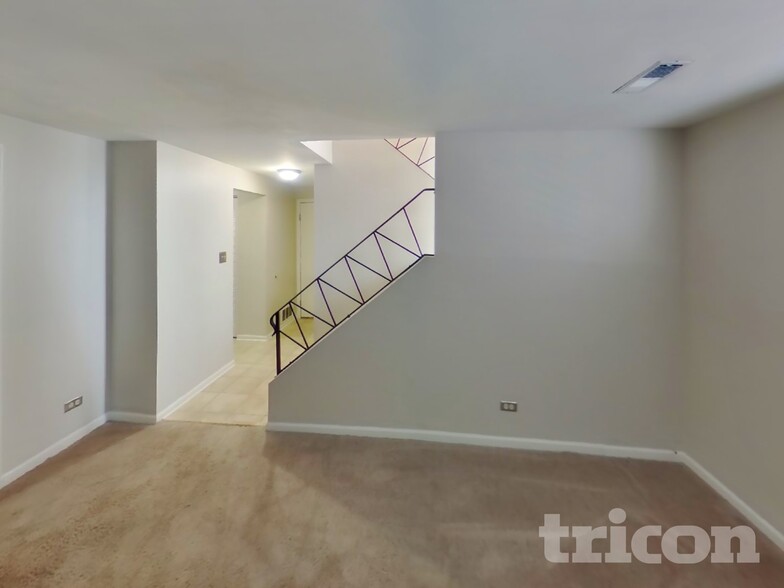 Building Photo - 1130 Pinehurst Ln