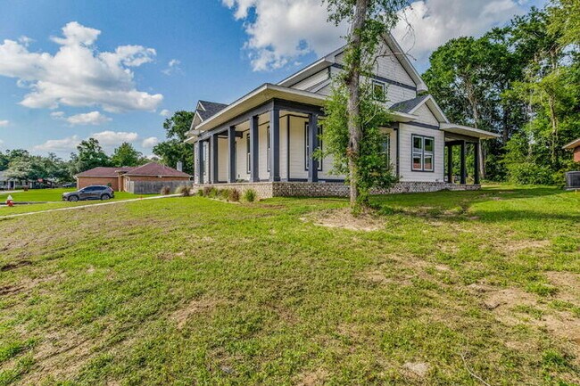 Building Photo - This luxurious new custom home in the sought-after Shadow Grove subdivision is a masterpiece of m...