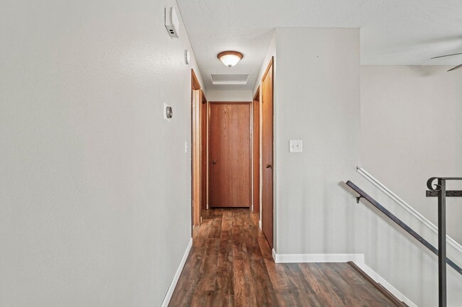 Building Photo - 422 E St Thomas More Way