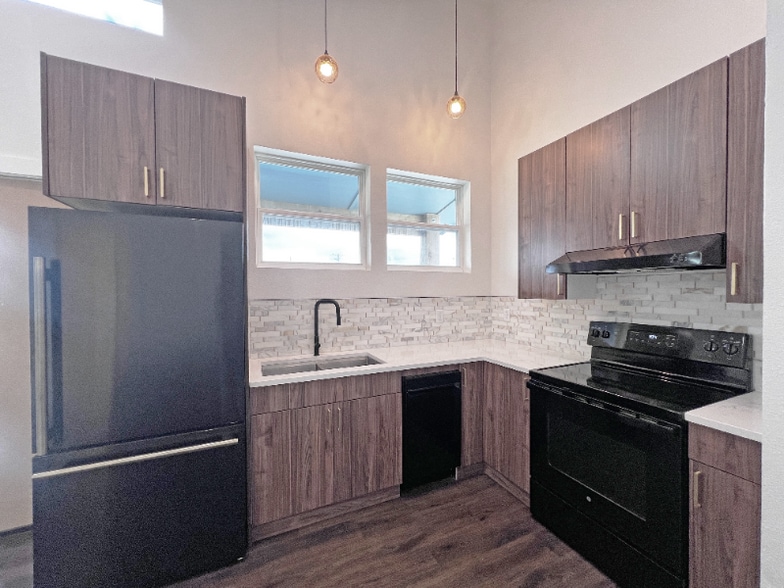 Building Photo - 2351 W Market St