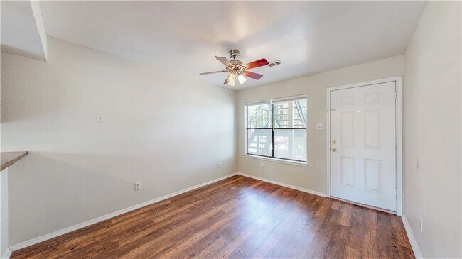 Building Photo - 303 Manuel Dr