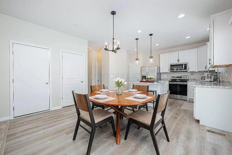 Building Photo - 304 Gray Fox Ct