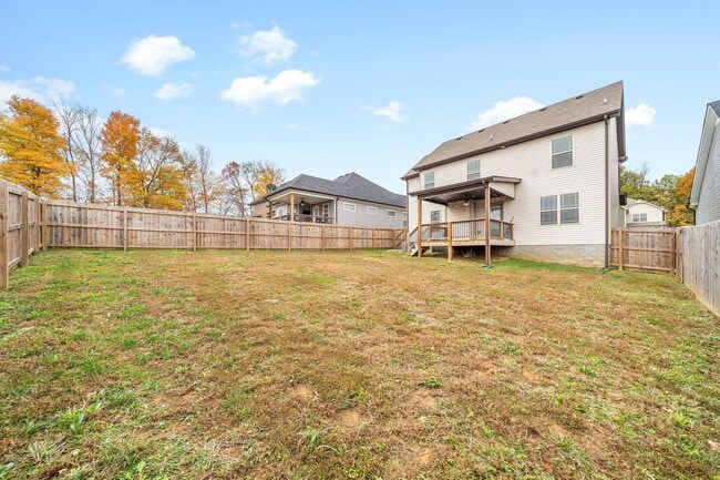 Building Photo - Pet Friendly Three Bedroom with Bonus!