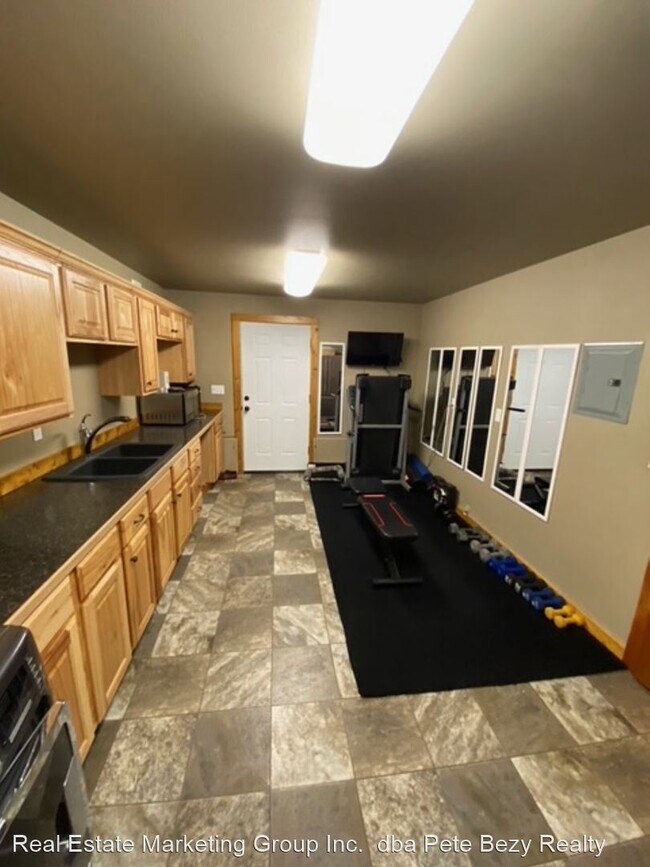 Building Photo - 4 br, 3 bath House - 382-60 Butts Rd