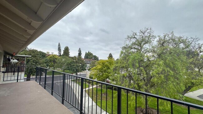 Building Photo - 2227 Via Puerta