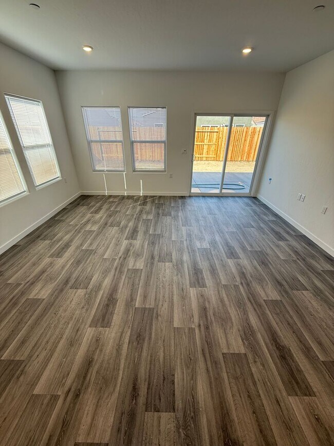 Building Photo - 7429 Sunshine Grv Dr