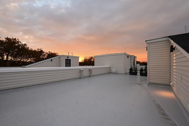 Building Photo - 165 Delaware Ave