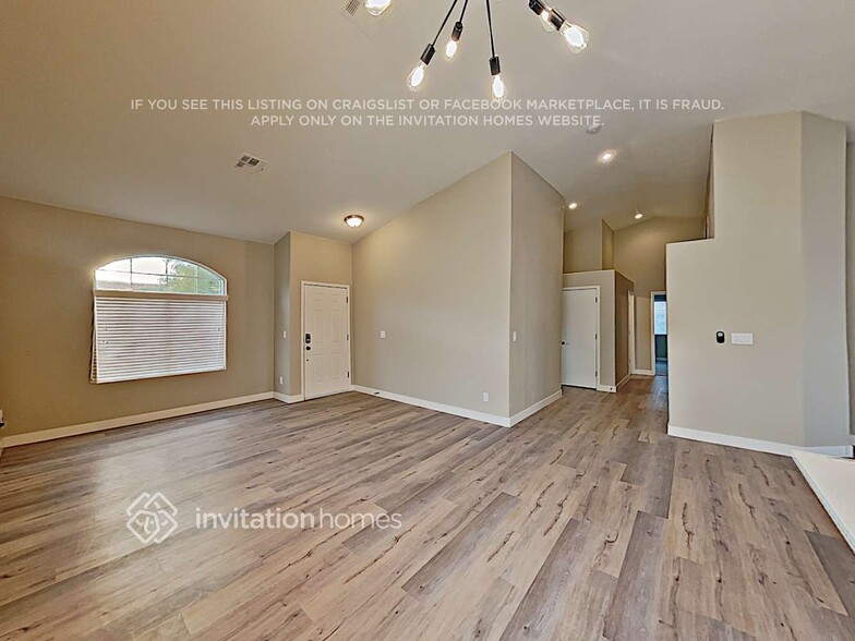 Building Photo - 532 Viva Serenade Way